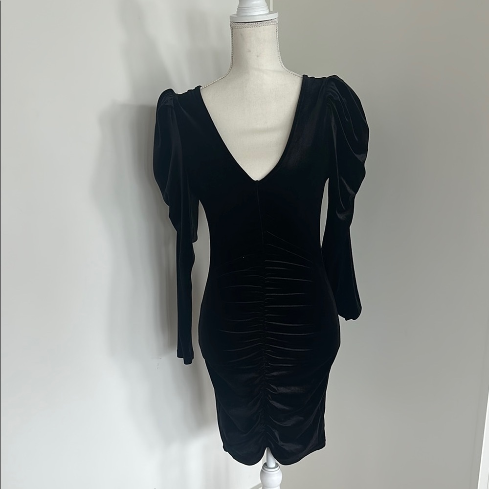 Leith Black Bodycon Dress with Puff Sleeves and V-Neck